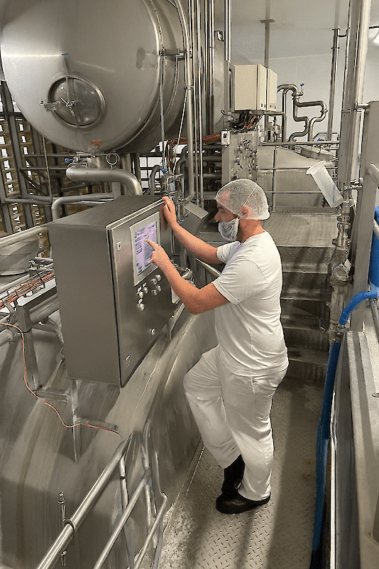 Hinter dem Käse: Lieuwe, vom Schweißer / Mechaniker und Möbelbauer zum Käsemacher